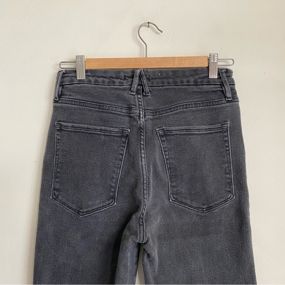 Good American stonewashed grey cut off jeans - Picture 4 of 4